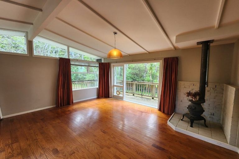 Photo of property in 24 Pendlebury Street, Green Bay, Auckland, 0604