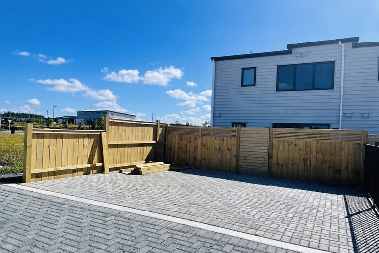 Photo of property in 16 Mene Way, Karaka, 2113