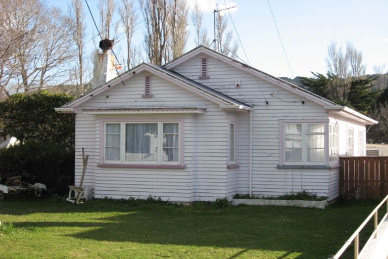 Photo of property in 146 Main Road, Wainuiomata, Lower Hutt, 5014
