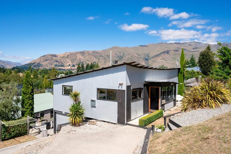 Photo of property in 16 Plantation Road, Wanaka, 9305