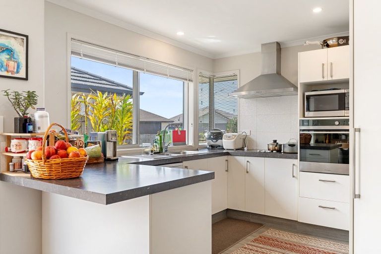 Photo of property in 39 Leet Crescent, Papamoa Beach, Papamoa, 3118