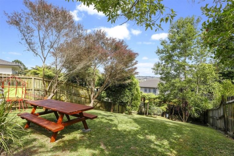 Photo of property in 2/47 Sungrove Rise, Sunnyvale, Auckland, 0612