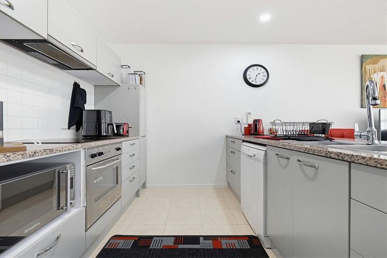 Photo of property in 2/124 Stancombe Road, Flat Bush, Auckland, 2016