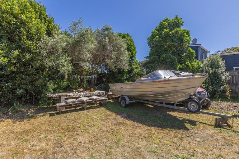 Photo of property in 44 Paetawa Road, Peka Peka, Waikanae, 5391