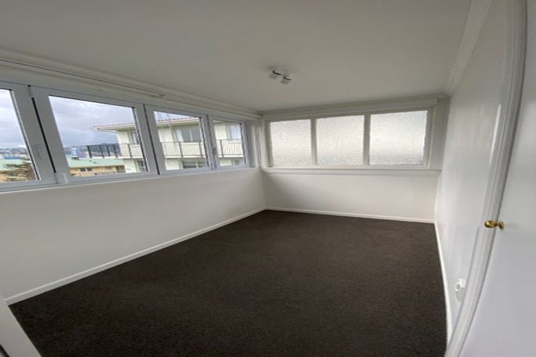 Photo of property in 20 Scarborough Terrace, Mount Victoria, Wellington, 6011