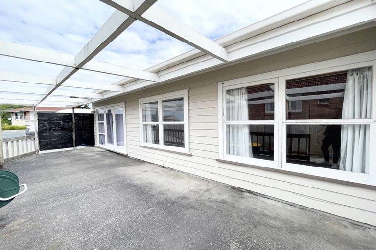 Photo of property in 304 Te Atatu Road, Te Atatu South, Auckland, 0610