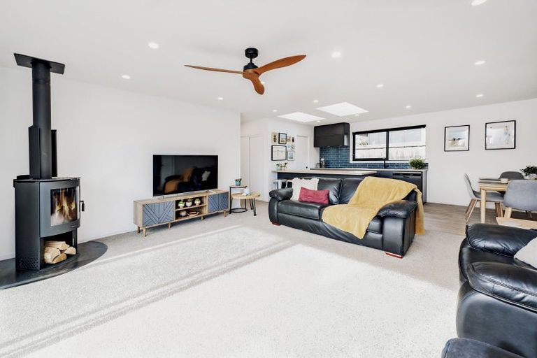 Photo of property in 5 Beach Crescent, Waikuku Beach, 7473