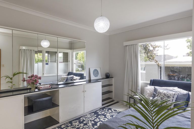 Photo of property in 546 Featherston Street, Roslyn, Palmerston North, 4414