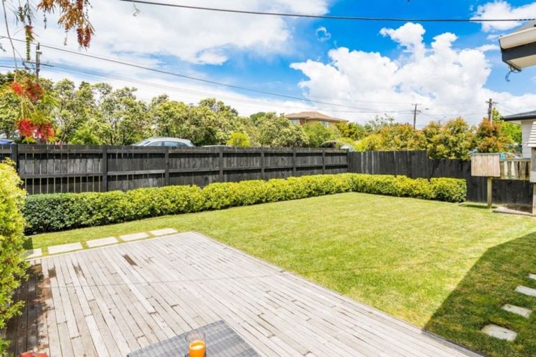 Photo of property in 1/51 Browns Bay Road, Browns Bay, Auckland, 0630