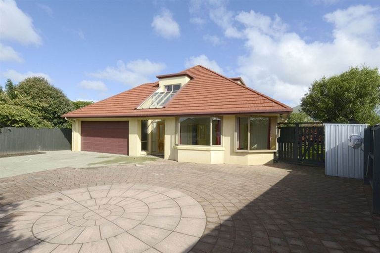 Photo of property in 52 Blue Gum Place, New Brighton, Christchurch, 8083