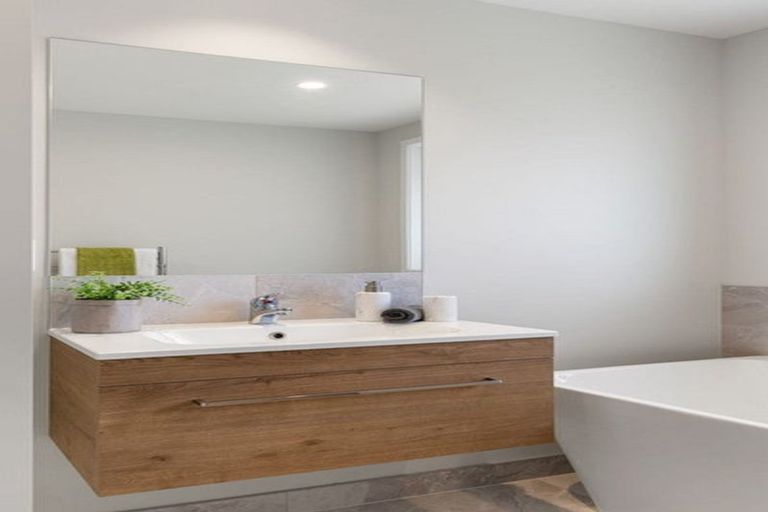 Photo of property in 2 Te Ia Terrace, Cambridge, 3434