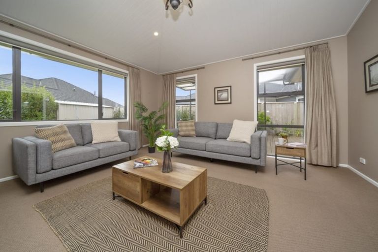 Photo of property in 7 Manurau Crescent, Merrilands, New Plymouth, 4312