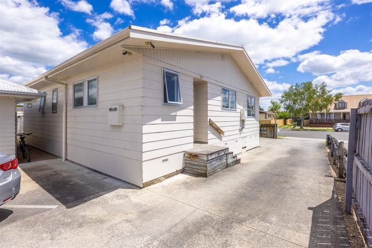 Photo of property in 12 Crescent Court, Melville, Hamilton, 3206