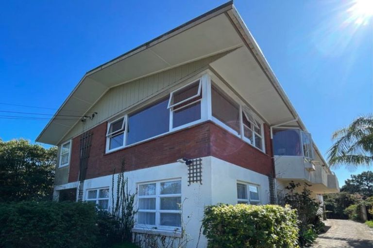 Photo of property in 13 Peter Terrace, Castor Bay, Auckland, 0620