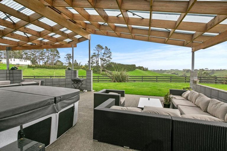 Photo of property in 350 Awai Road, Tarurutangi, New Plymouth, 4372