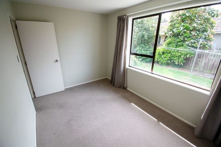 Photo of property in 2/115 Prestons Road, Redwood, Christchurch, 8051