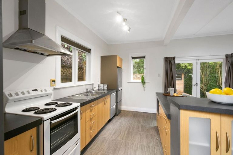 Photo of property in 106 Totara Road, Miramar, Wellington, 6022