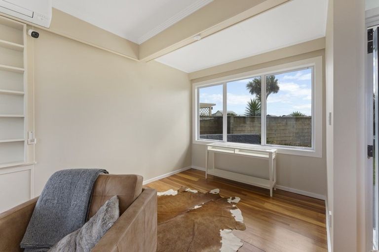 Photo of property in 2 Kapiti Terrace, Castlecliff, Whanganui, 4501