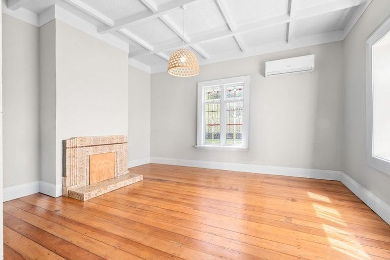 Photo of property in 16 Coates Street, Hamilton East, Hamilton, 3216