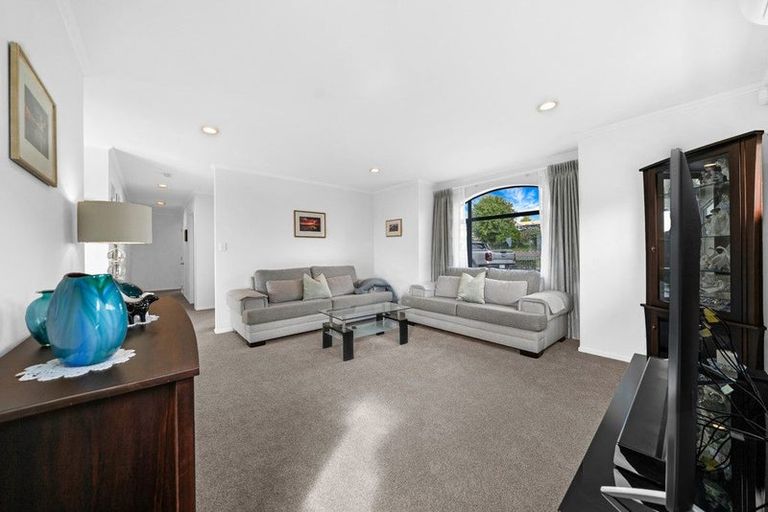 Photo of property in 15 Summerland Drive, Henderson, Auckland, 0612