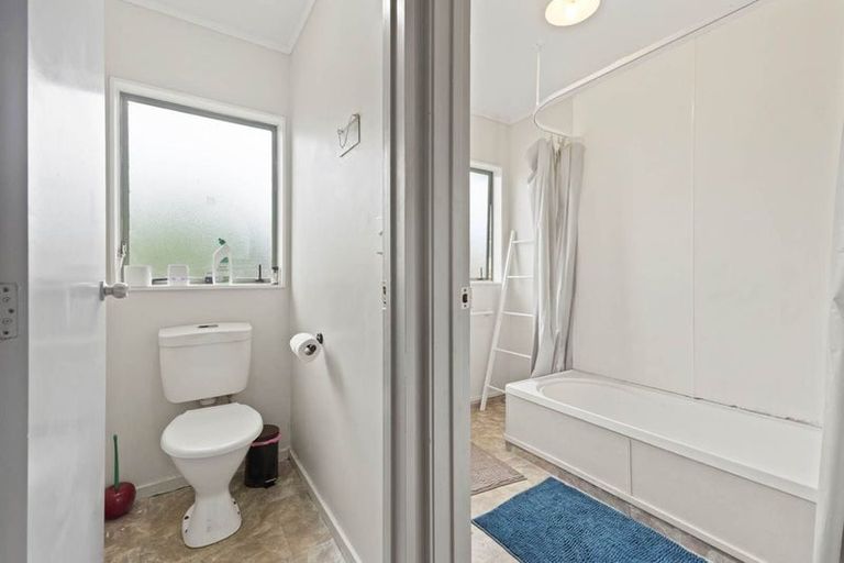 Photo of property in 7a Ngatira Place, Clendon Park, Auckland, 2103