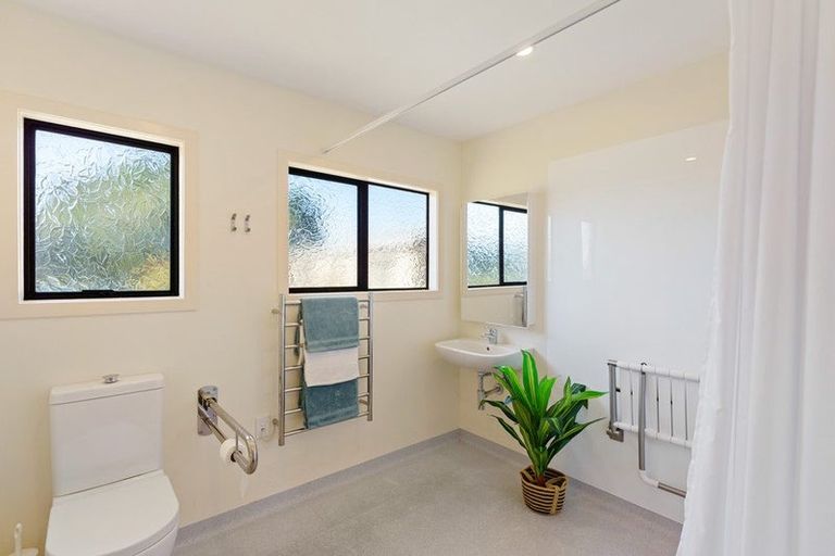 Photo of property in 172 Tutere Street, Waikanae Beach, Waikanae, 5036