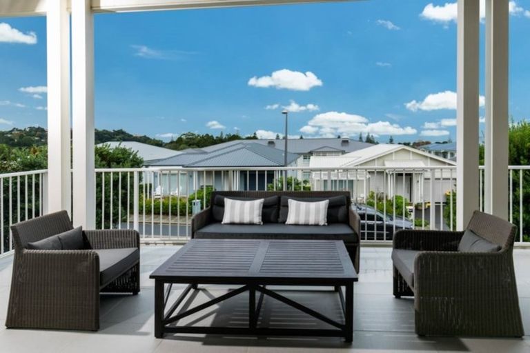 Photo of property in 15 Landmark Terrace, Orewa, 0931
