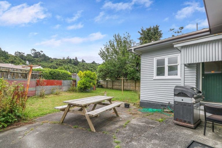 Photo of property in 104 Stokes Valley Road, Stokes Valley, Lower Hutt, 5019