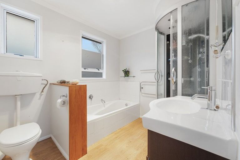 Photo of property in 10 Heaphy Street, Westown, New Plymouth, 4310