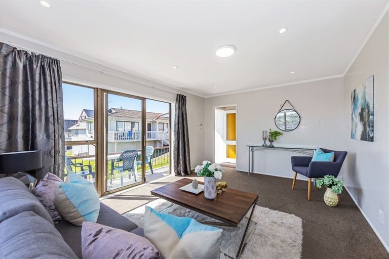 Photo of property in 2/36 Shanaway Rise, Hillcrest, Auckland, 0627
