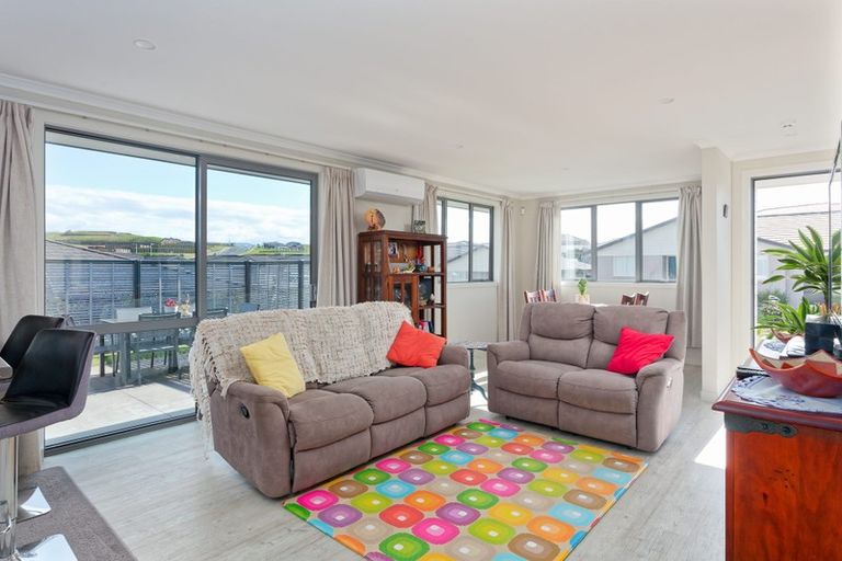 Photo of property in Waterview Estate, 44/4 Greystone Place, Omokoroa, 3114