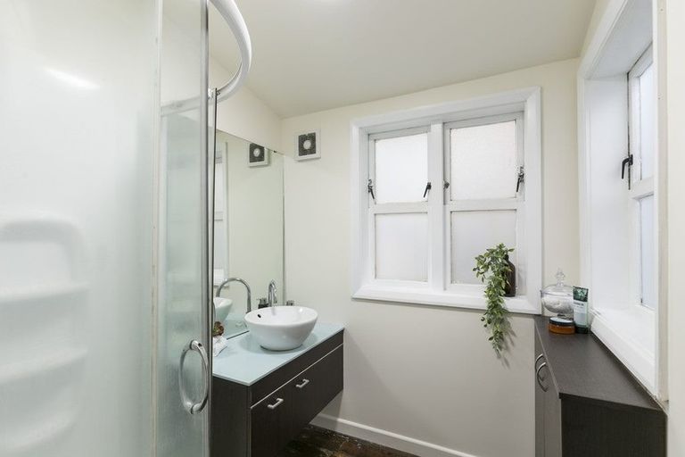 Photo of property in 82 Evans Bay Parade, Roseneath, Wellington, 6021