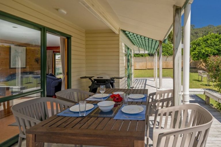 Photo of property in 86 Hahei Beach Road, Hahei, Whitianga, 3591