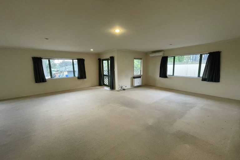 Photo of property in 1 Sunvista Avenue, Oteha, Auckland, 0632