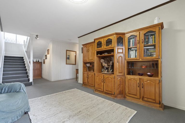 Photo of property in 2 Hogan Street, Pukekohe, 2120