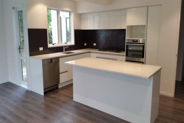 Photo of property in 2/32 Norwood Road, Bayswater, Auckland, 0622