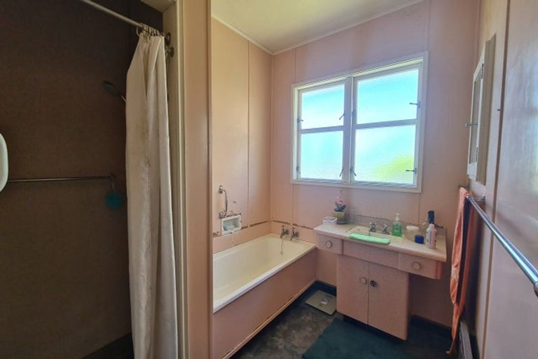 Photo of property in 17 Fox Street, Opunake, 4616