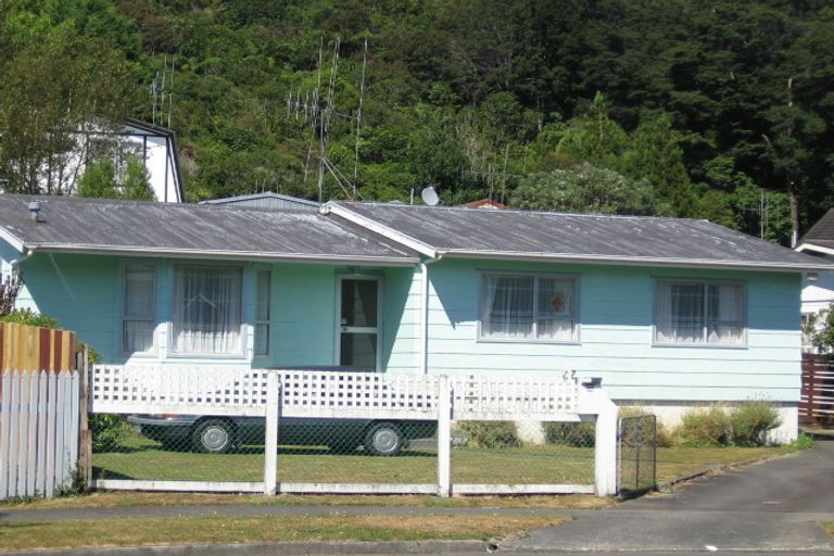 Photo of property in 17 Beryl Grove, Birchville, Upper Hutt, 5018
