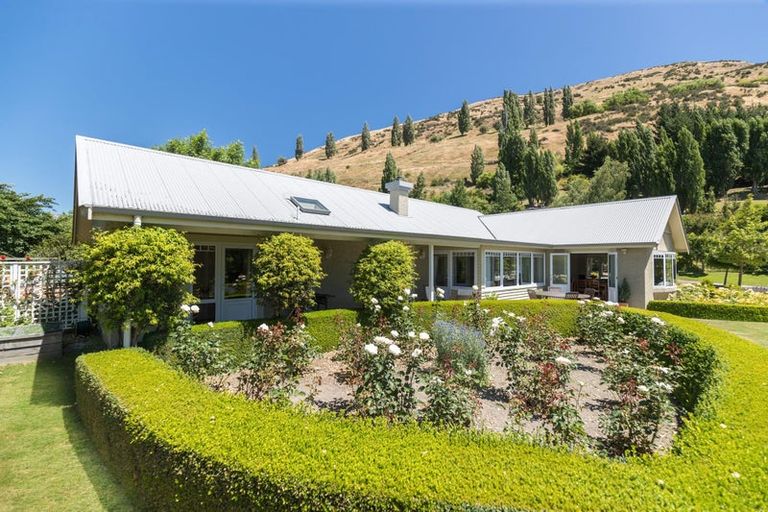 Photo of property in 33 Ferry Hill Drive, Lower Shotover, Queenstown, 9371