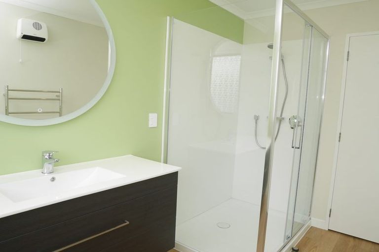 Photo of property in 63a Ngaio Road, Waikanae, 5036