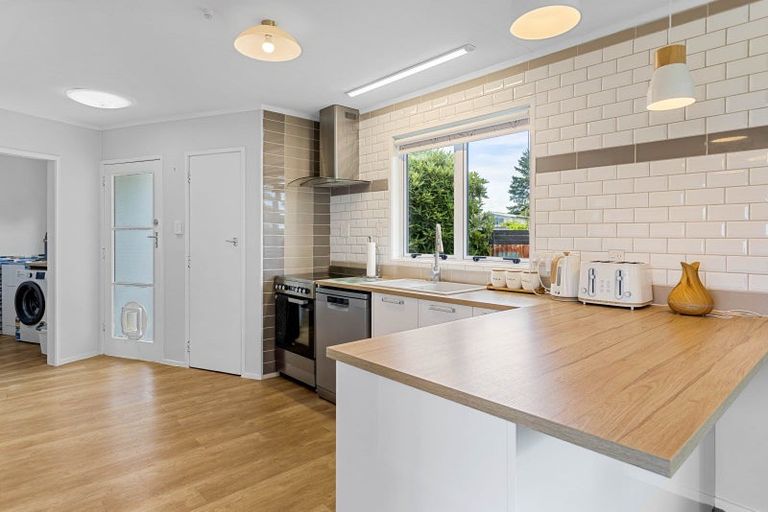 Photo of property in 28 Waianiwa Place, Tokoroa, 3420