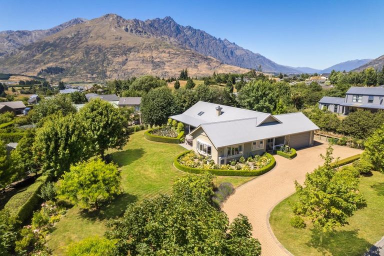 Photo of property in 33 Ferry Hill Drive, Lower Shotover, Queenstown, 9371
