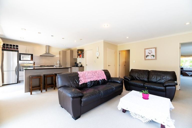 Photo of property in 14 Bridgefield Crescent, Flat Bush, Auckland, 2016