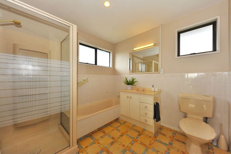 Photo of property in 2/2 Kingham Place, Avonhead, Christchurch, 8042