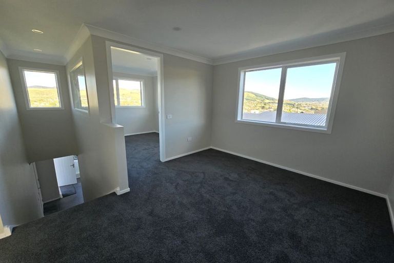 Photo of property in 6a Te Arapito Close, Aotea, Porirua, 5024