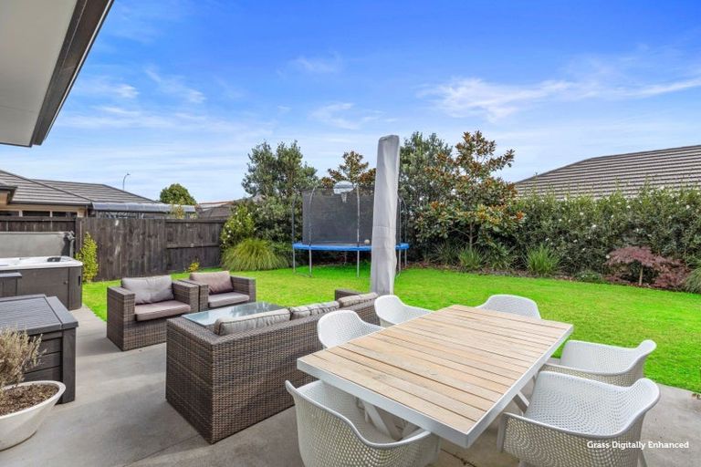 Photo of property in 16 Raiha Street, Papamoa Beach, Papamoa, 3118