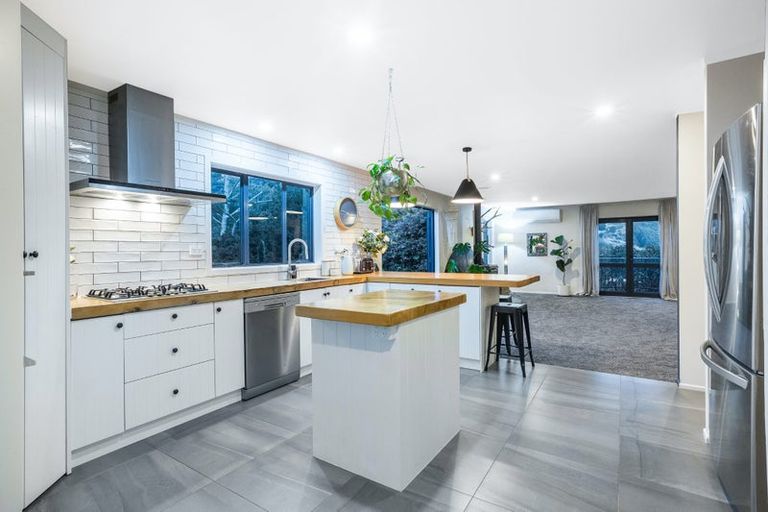 Photo of property in 1153 Paekakariki Hill Road, Paekakariki Hill, Porirua, 5381