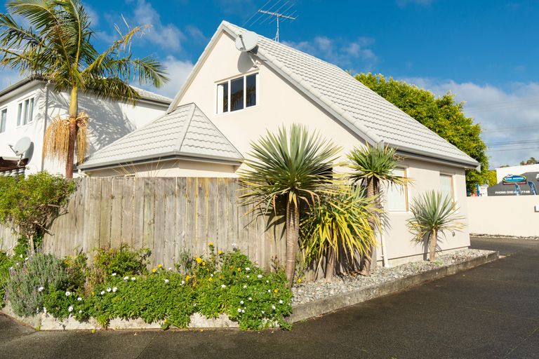 Photo of property in 1/670 Whangaparaoa Road, Stanmore Bay, Whangaparaoa, 0932