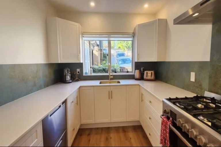 Photo of property in 81a Percy Kinsman Crescent, Riverstone Terraces, Upper Hutt, 5018