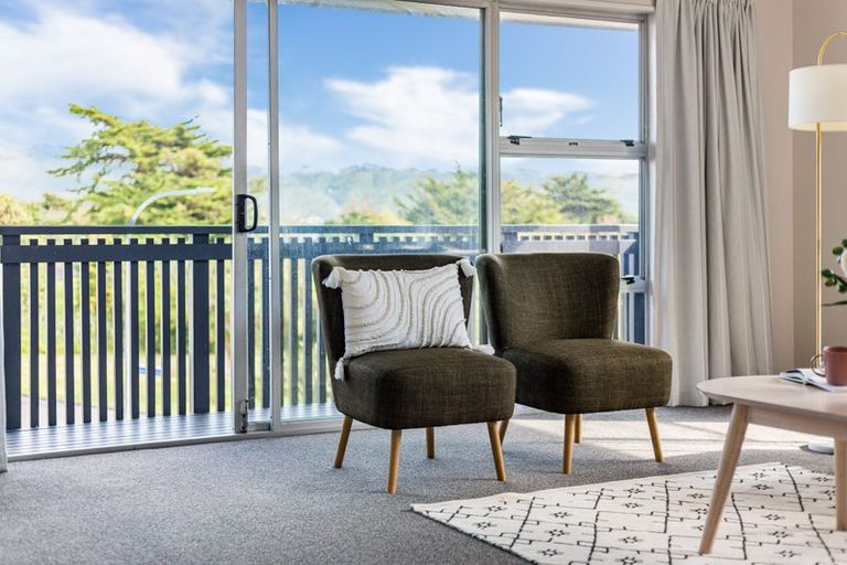 Photo of property in 5 Romesdale Road, Papakowhai, Porirua, 5024